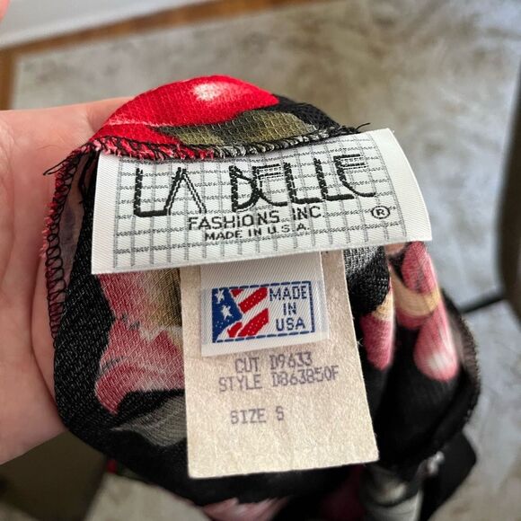 Vintage La Belle 90s Black Floral Rayon Dress S Red Hibiscus Tropical Tie Waist - Picture 6 of 8